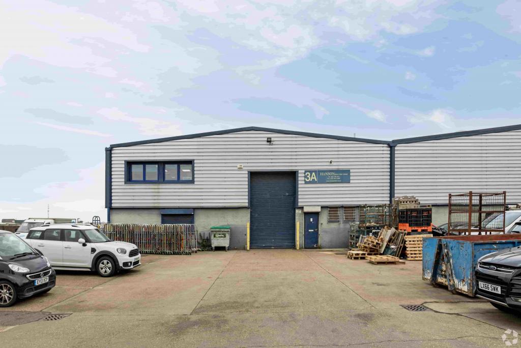 Henley Rd - Standard Industrial Estate Warehouse Space for Rent, London E16 2ES