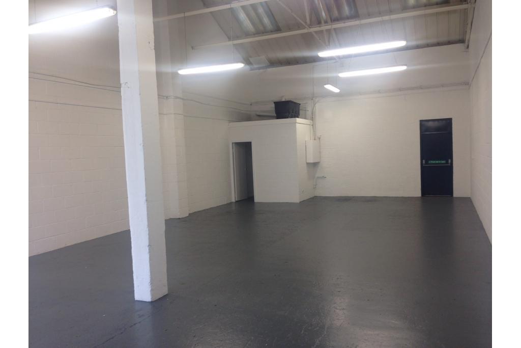 Henley Rd - Standard Industrial Estate Warehouse Space for Rent, London E16 2ES