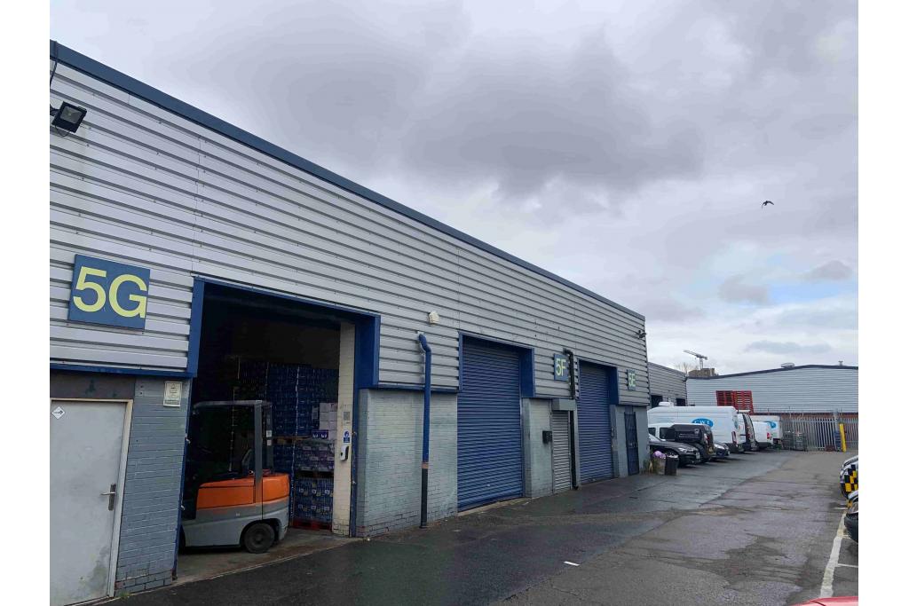 Henley Rd - Standard Industrial Estate Warehouse Space for Rent, London E16 2ES