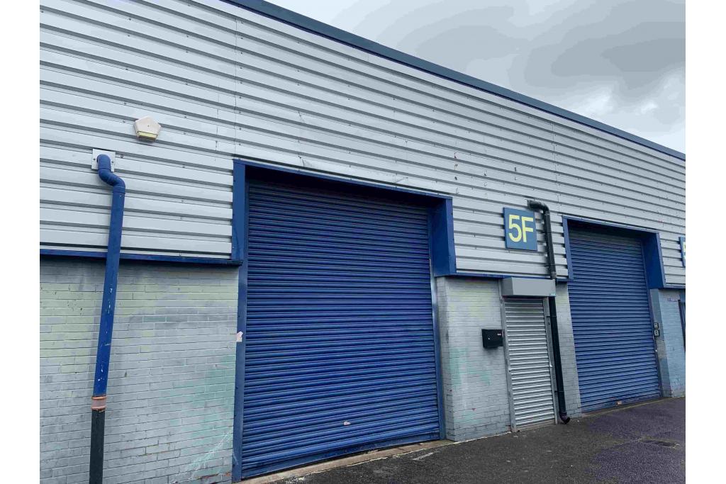 Henley Rd - Standard Industrial Estate Warehouse Space for Rent, London E16 2ES