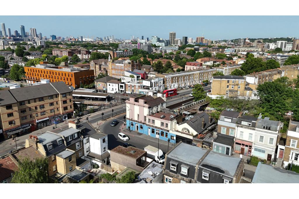 388 New Cross Rd - Amersham Arms Bar and Nightclub Space for Rent, London SE14 6TY