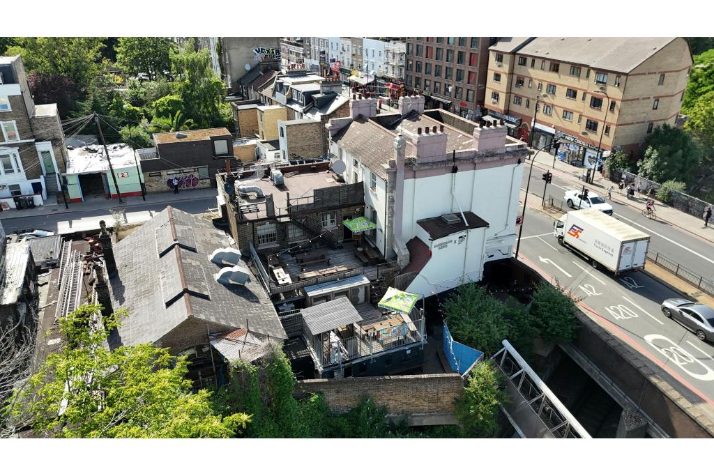 388 New Cross Rd - Amersham Arms Bar and Nightclub Space for Rent, London SE14 6TY