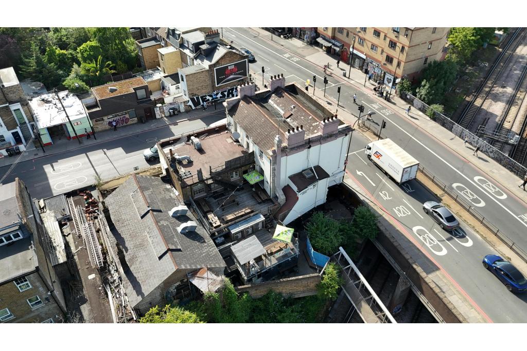 388 New Cross Rd - Amersham Arms Bar and Nightclub Space for Rent, London SE14 6TY