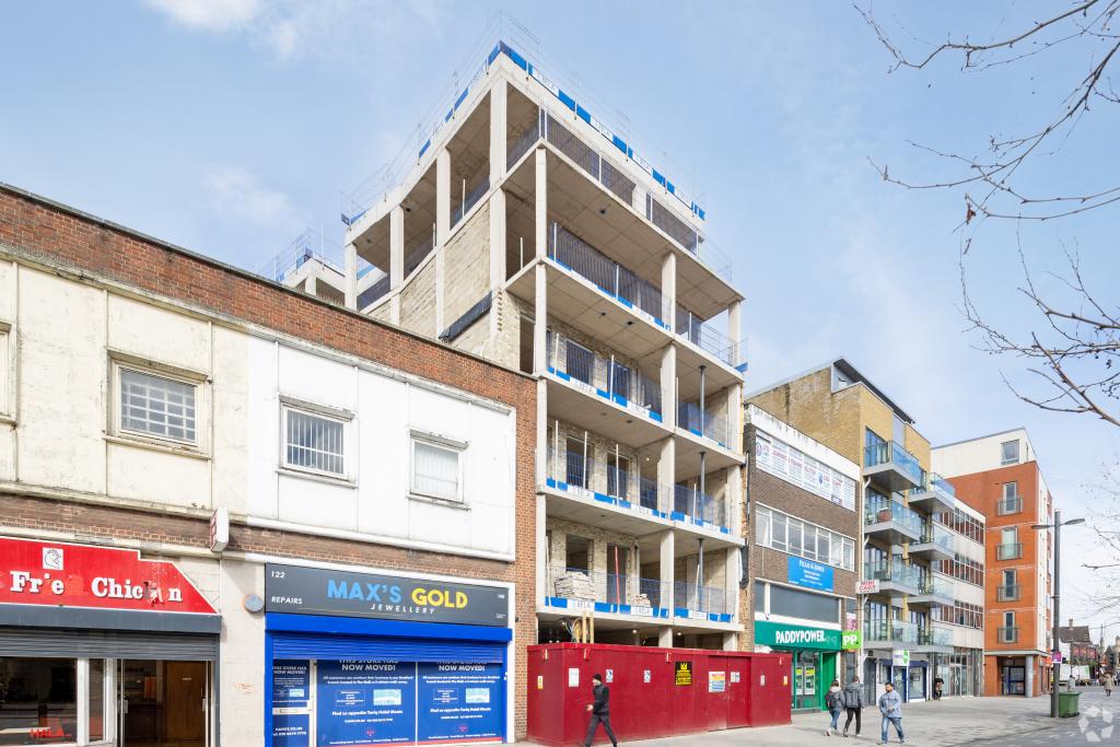 124 The Grove - Retail Unit for Rent, Stratford, London E15 1NS
