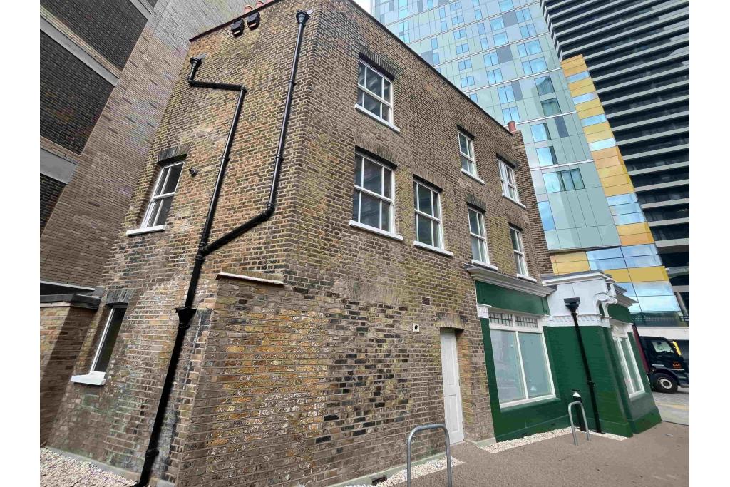 74 Manilla St - North Pole Bar and Nightclub Space for Rent, Canary Wharf, London