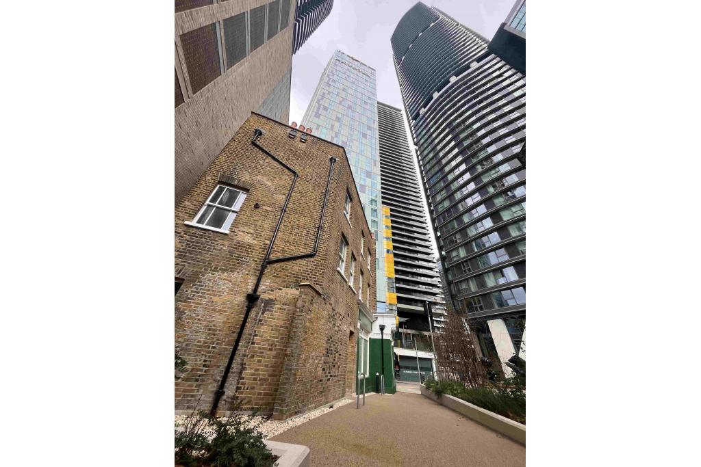74 Manilla St - North Pole Bar and Nightclub Space for Rent, Canary Wharf, London
