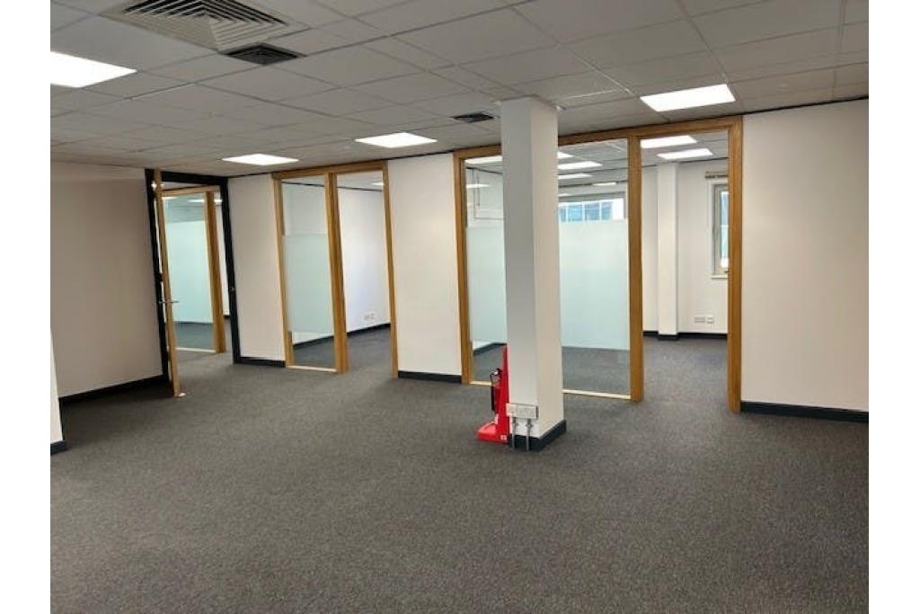 221 Marsh Wall - Moorfoot House Office Space for Rent, Canary Wharf, London E14 9FH