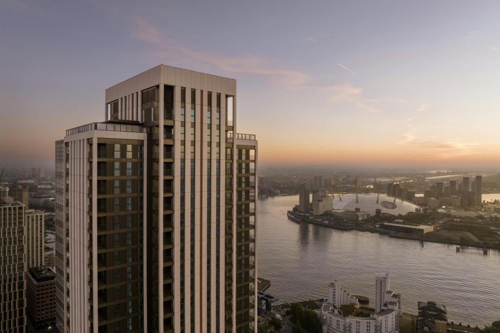 225 Marsh Wall - Retail Units for Rent, Canary Wharf, London E14 9NF