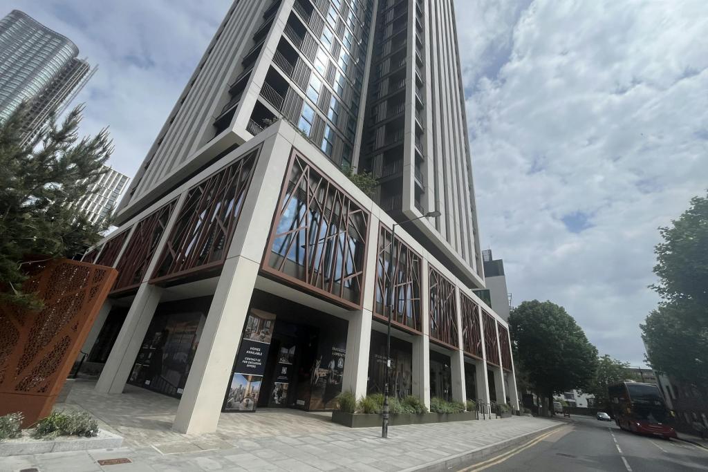 225 Marsh Wall - Retail Units for Rent, Canary Wharf, London E14 9NF