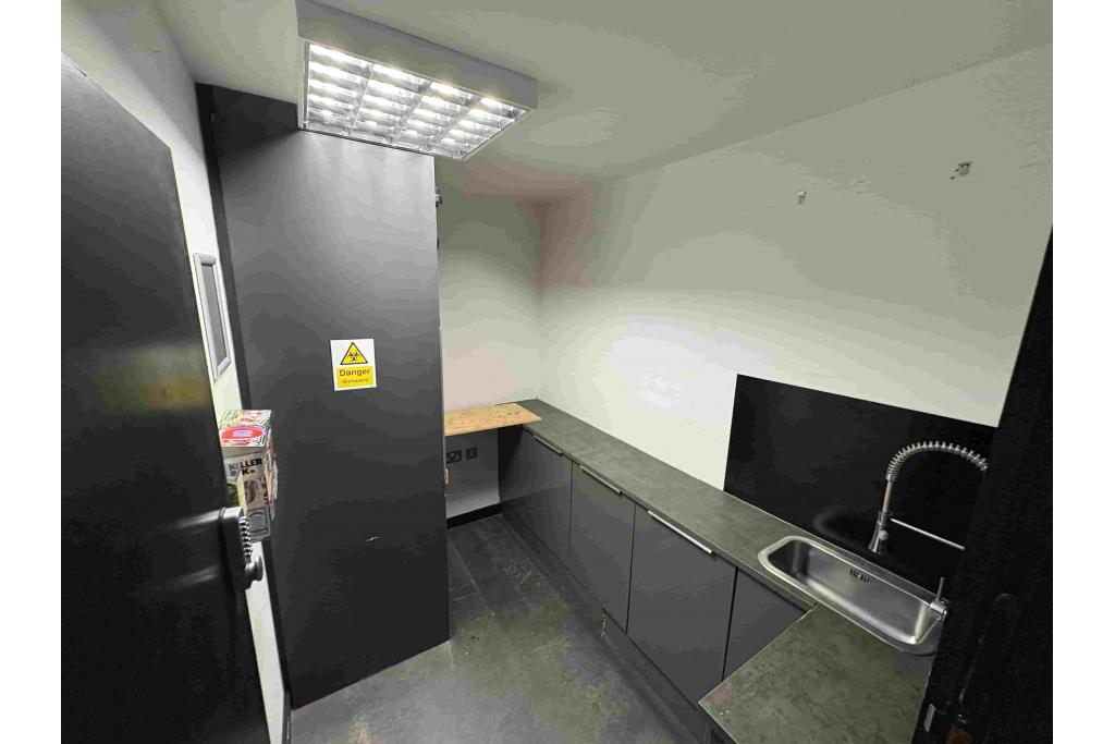 389 New Cross Road - Retail Unit for Rent, New Cross, London SE14 6LA