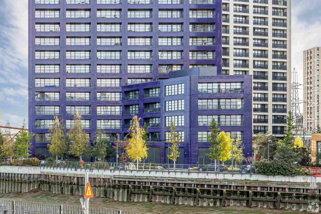 Orchard Place - Restaurant Unit for Rent, London City Island, London E16 1DF