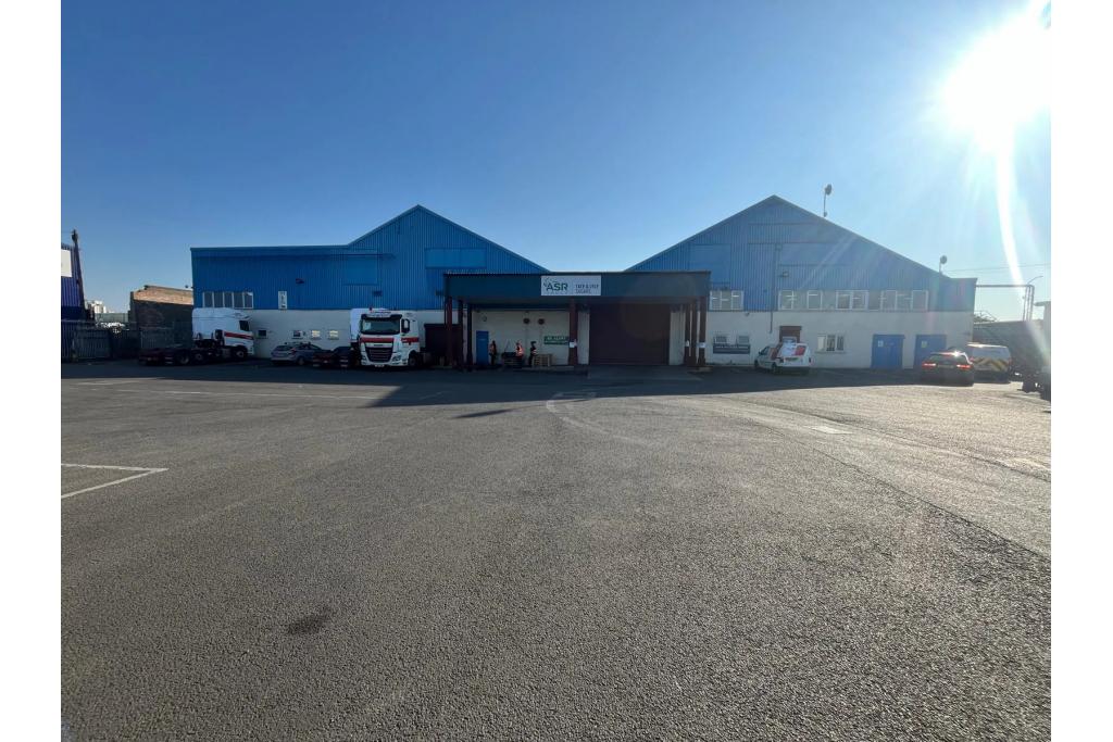 Factory Road - Industrial Warehouse for Rent, Standard Industrial Estate, London E16 2EJ