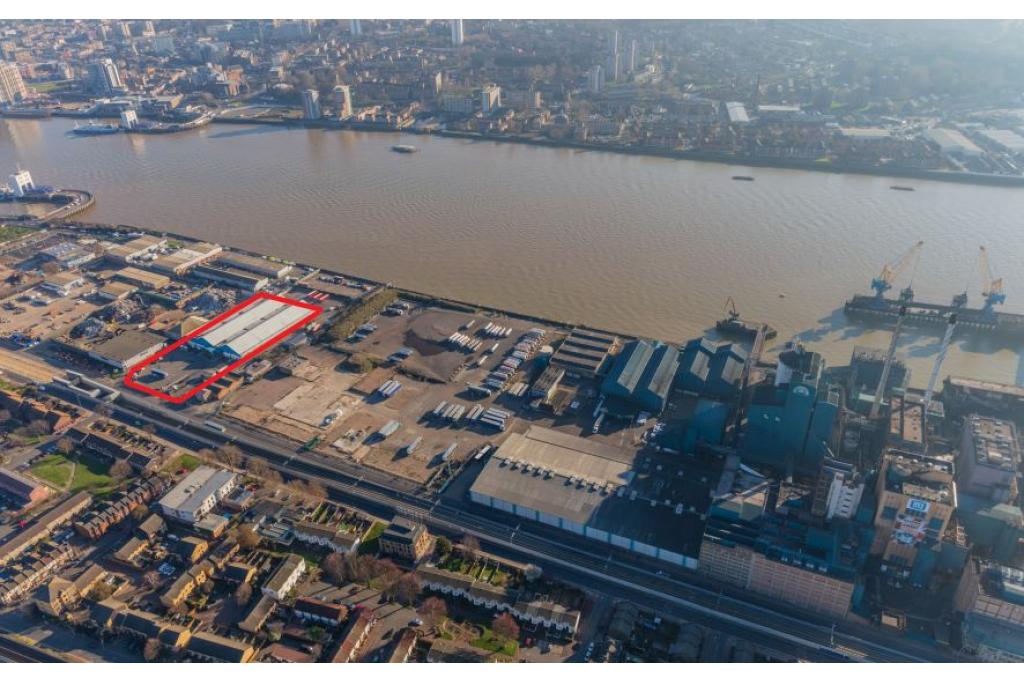 Factory Road - Industrial Warehouse for Rent, Standard Industrial Estate, London E16 2EJ