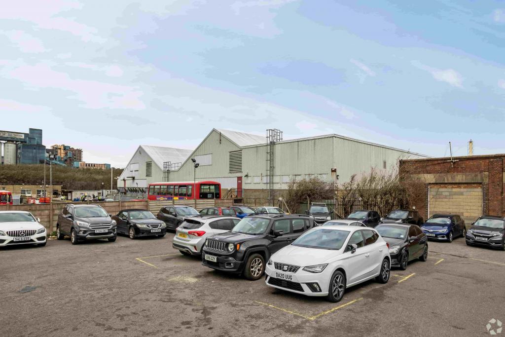 Factory Road - Industrial Warehouse for Rent, Standard Industrial Estate, London E16 2EJ