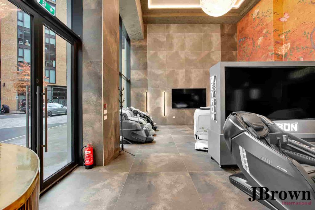 8 Royal Crest Avenue - Retail Unit for Rent, Royal Crest, London E16 2TQ