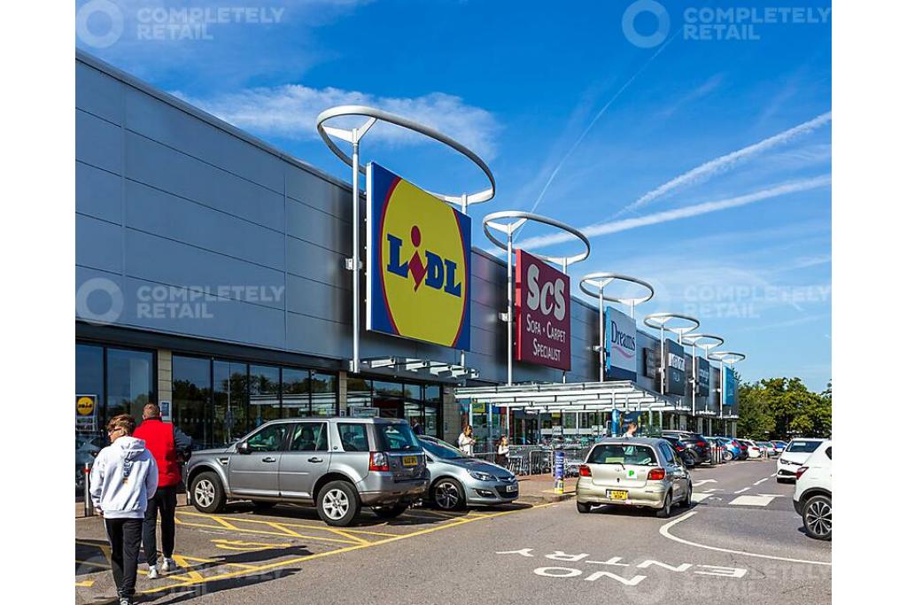 Solartron Retail Park, Farnborough