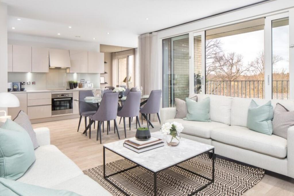 Hendon Waterside – Parkside Square & The Townhouses, London NW9v