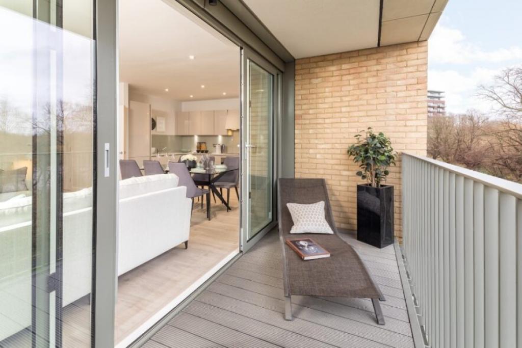 Hendon Waterside – Parkside Square & The Townhouses, London NW9v