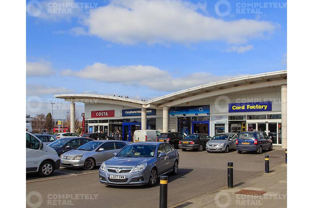 Lombardy Shopping Park, Hayes – Suburban Retail Powerhouse