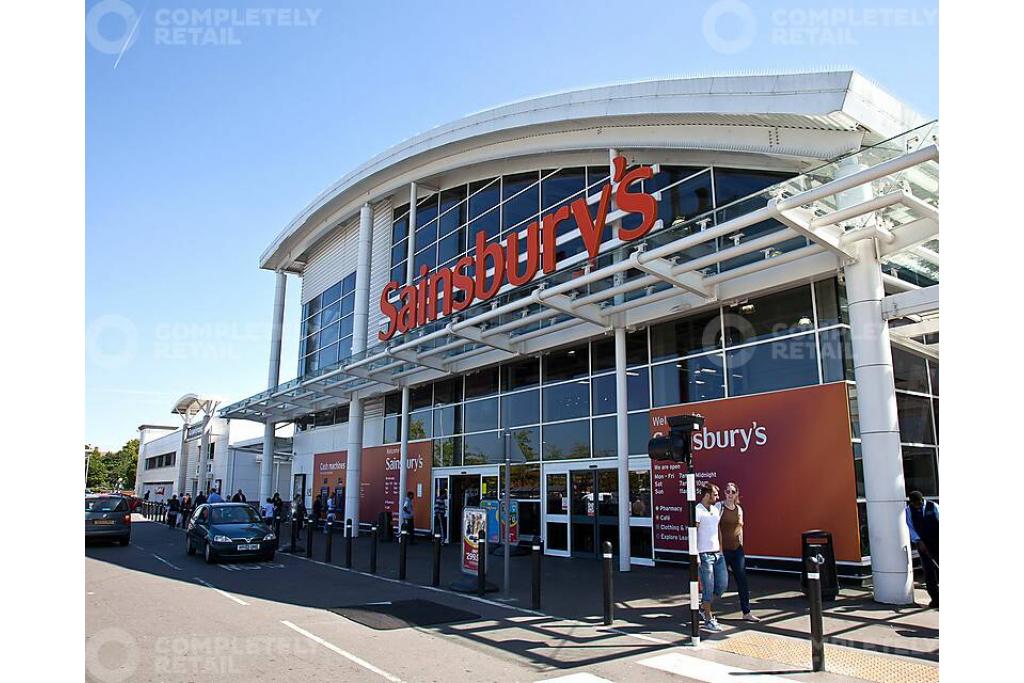 Lombardy Shopping Park, Hayes – Suburban Retail Powerhouse