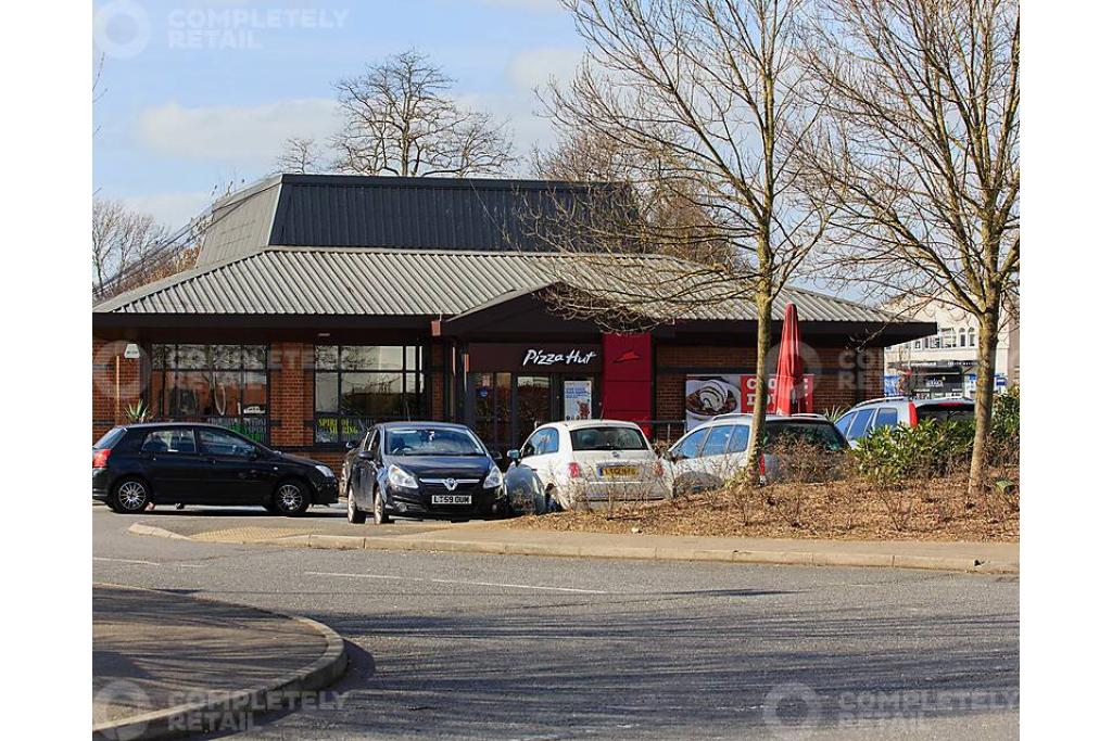 Lombardy Shopping Park, Hayes – Suburban Retail Powerhouse