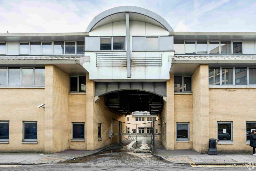 14 Thomas Rd - Quebec Wharf Office, Eastern Fringe, London E14 7AF