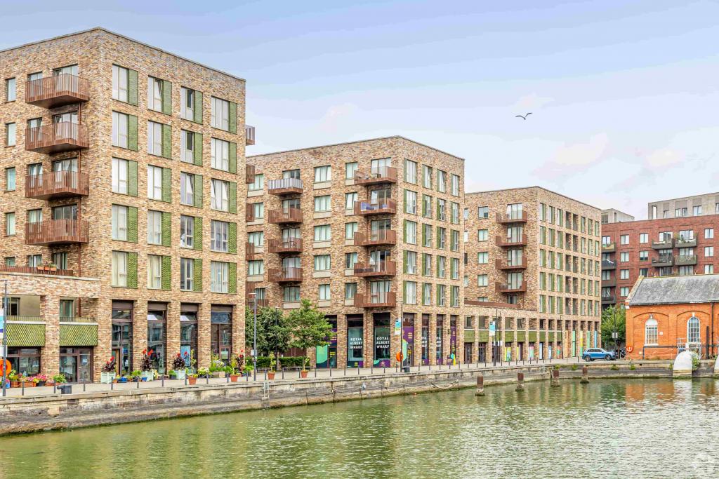 12-15 Upper Dock Walk - Royal Albert Wharf - Retail Shopfront Unit, London E16 2JT