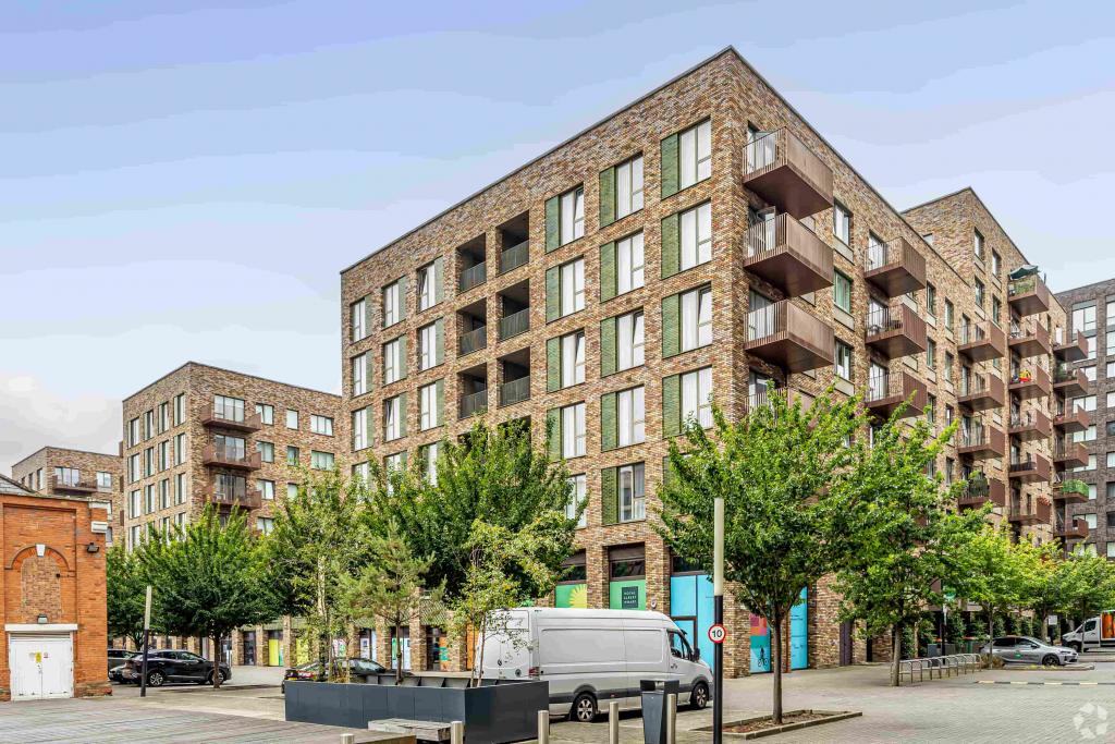 12-15 Upper Dock Walk - Royal Albert Wharf - Retail Shopfront Unit, London E16 2JT
