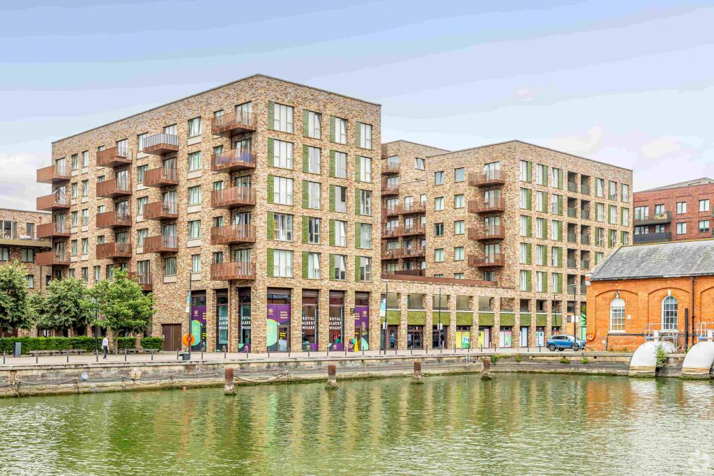 12-15 Upper Dock Walk - Royal Albert Wharf - Retail Shopfront Unit, London E16 2JT