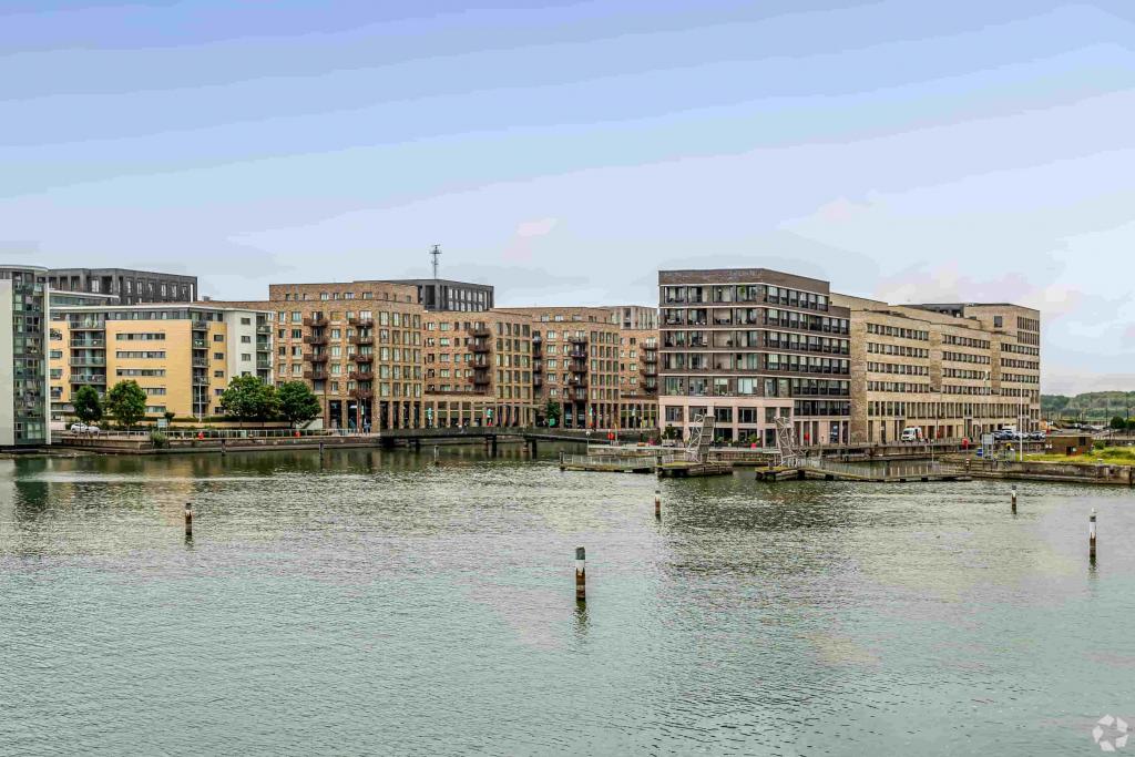 12-15 Upper Dock Walk - Royal Albert Wharf - Retail Shopfront Unit, London E16 2JT