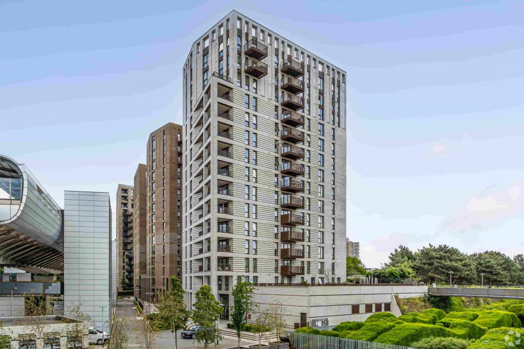 N Woolwich Rd - Retail Space for Rent at Pontoon Dock, London E16 2HP