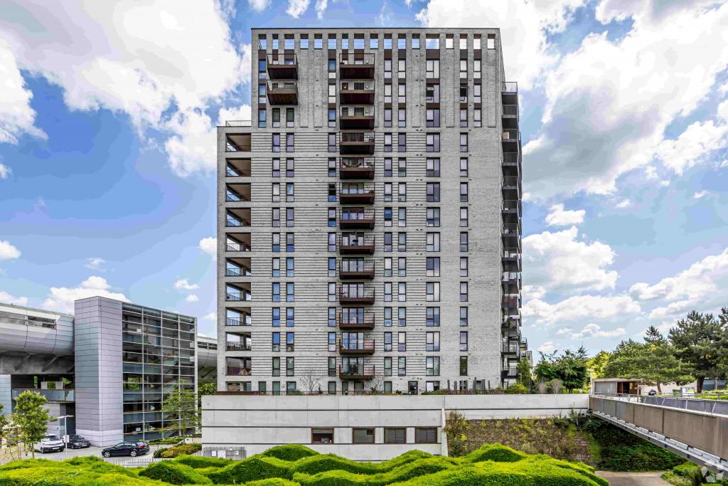 N Woolwich Rd - Retail Space for Rent at Pontoon Dock, London E16 2HP