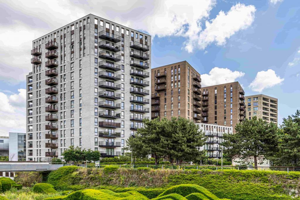 N Woolwich Rd - Retail Space for Rent at Pontoon Dock, London E16 2HP