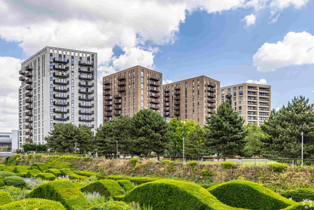 N Woolwich Rd - Retail Space for Rent at Pontoon Dock, London E16 2HP