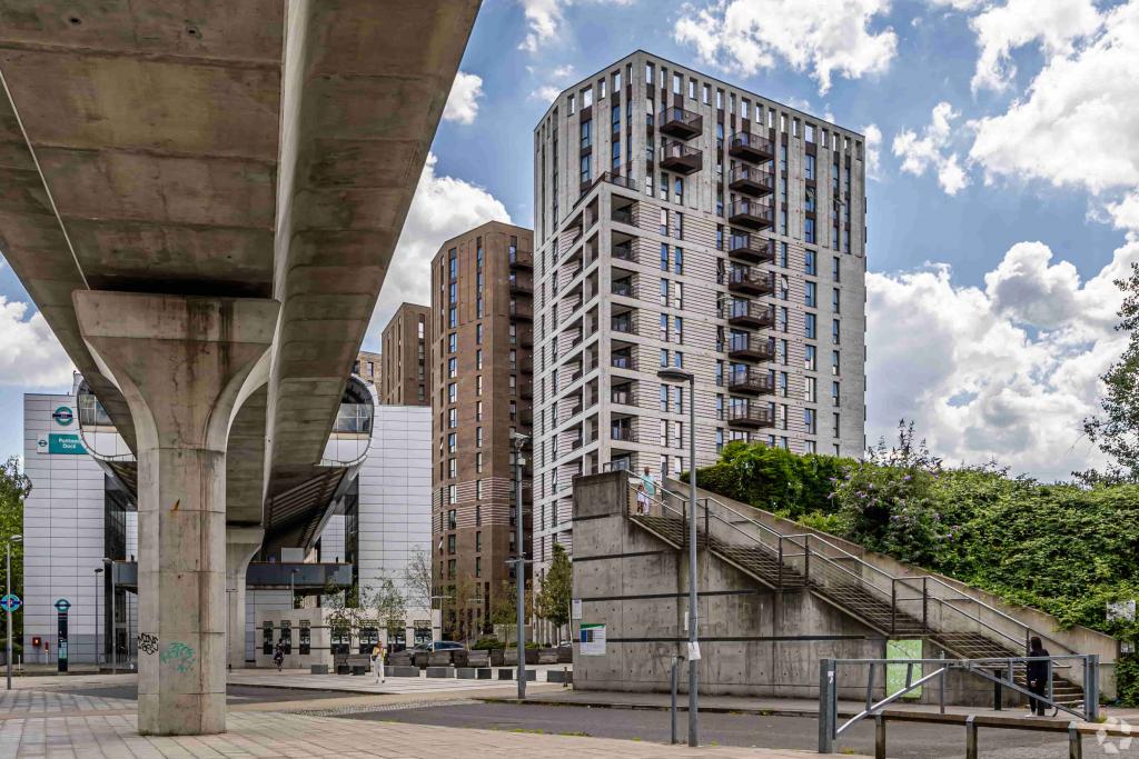 N Woolwich Rd - Retail Space for Rent at Pontoon Dock, London E16 2HP