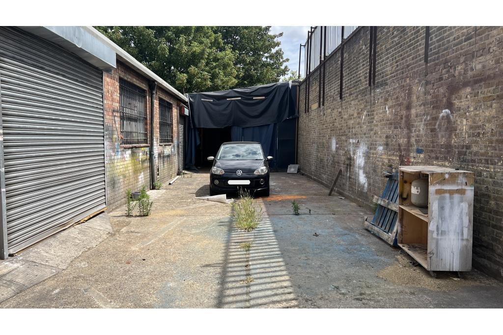 1 Beeby Rd - Industrial Warehouse Space for Rent, Newham, London E16 1QJ