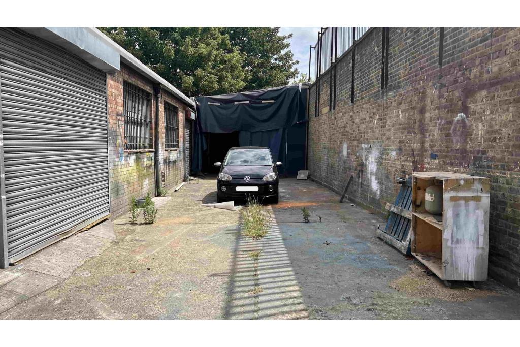 160 Bidder St - Industrial Warehouse Space for Rent, Canning Town, London E16 4ES
