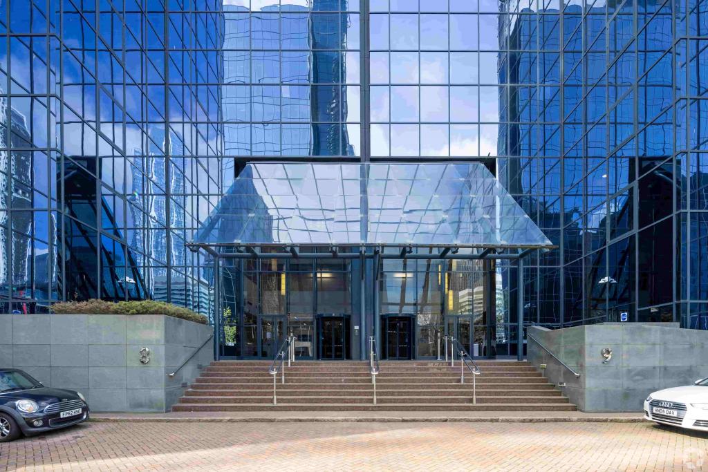 LD8 London IBX® Data Center - Data Centre, Canary Wharf, London E14 9JY