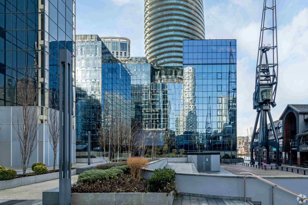 LD8 London IBX® Data Center - Data Centre, Canary Wharf, London E14 9JY