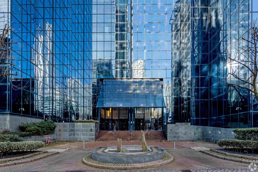 LD8 London IBX® Data Center - Data Centre, Canary Wharf, London E14 9JY