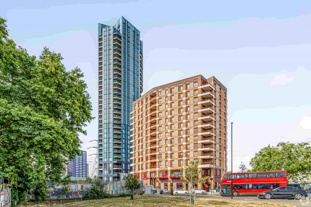 300 Manor Rd - Manor Road Retail Park - Shopfront Retail Units, Newham, London E16 4PA