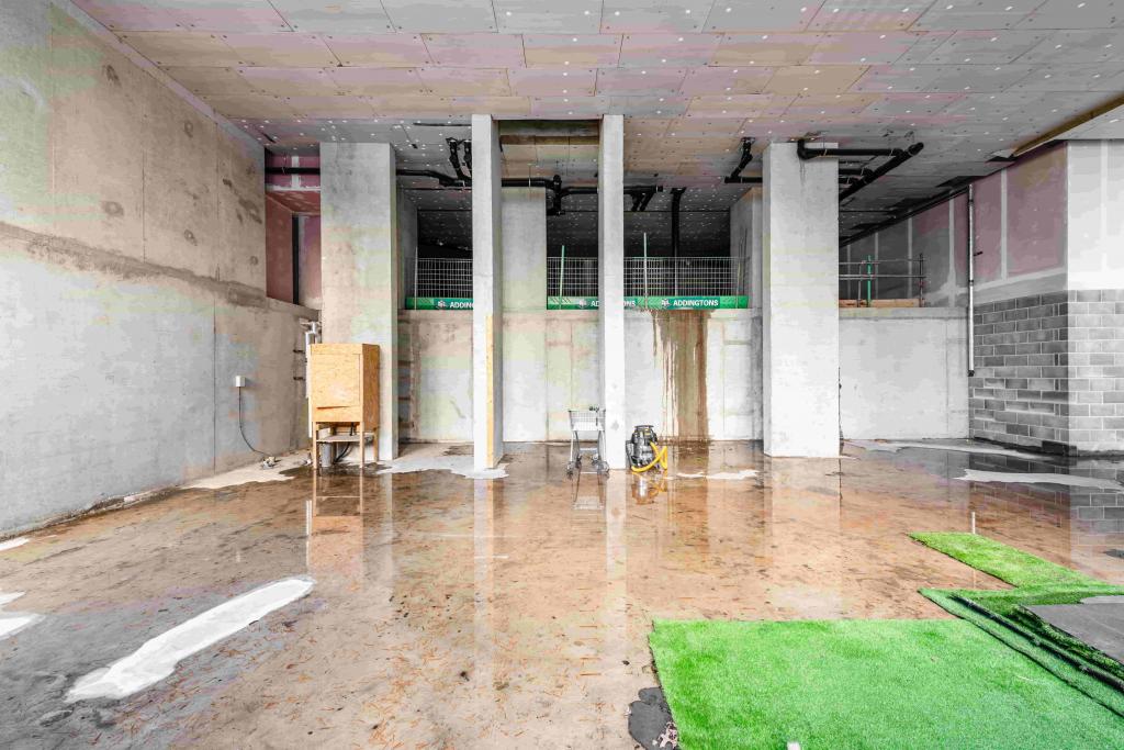 11 Schooner Road - Shopfront Retail/Residential Unit, Silvertown, London E16 2PT