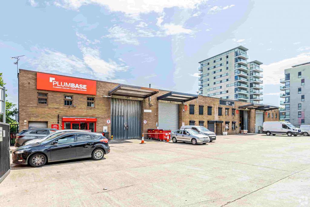 Thomas Rd - Thomas Trade Centre Warehouse, London E14 7BN