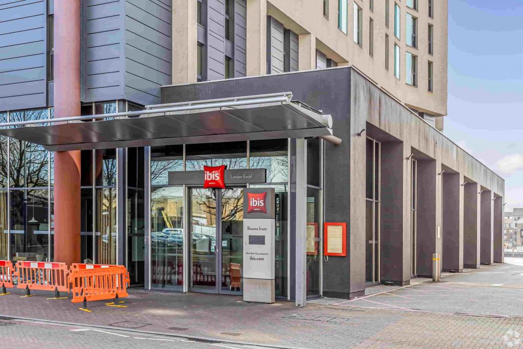 Novotel London Excel - Hotel & Retail Opportunity, 7 Western Gateway, London E16 1AA