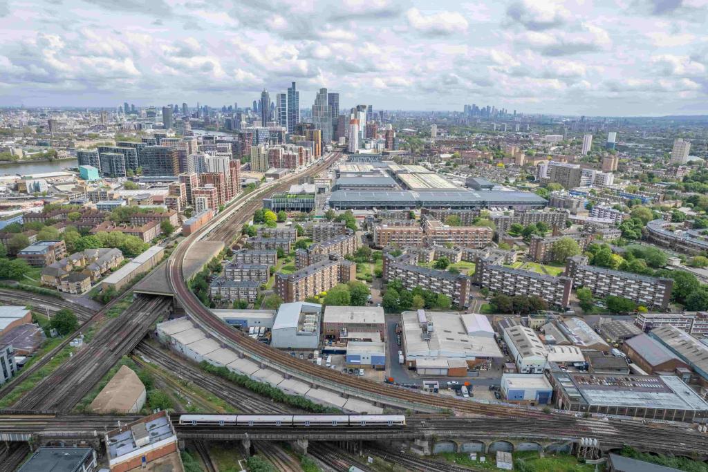 Linford Street Business Estate - Industrial Warehouse Unit, Wandsworth, London SW8 4UN