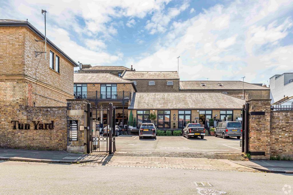 Peardon St - Tun Yard Office Space, London SW8 3BW