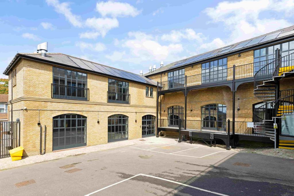 Peardon St - Tun Yard Office Space, London SW8 3BW