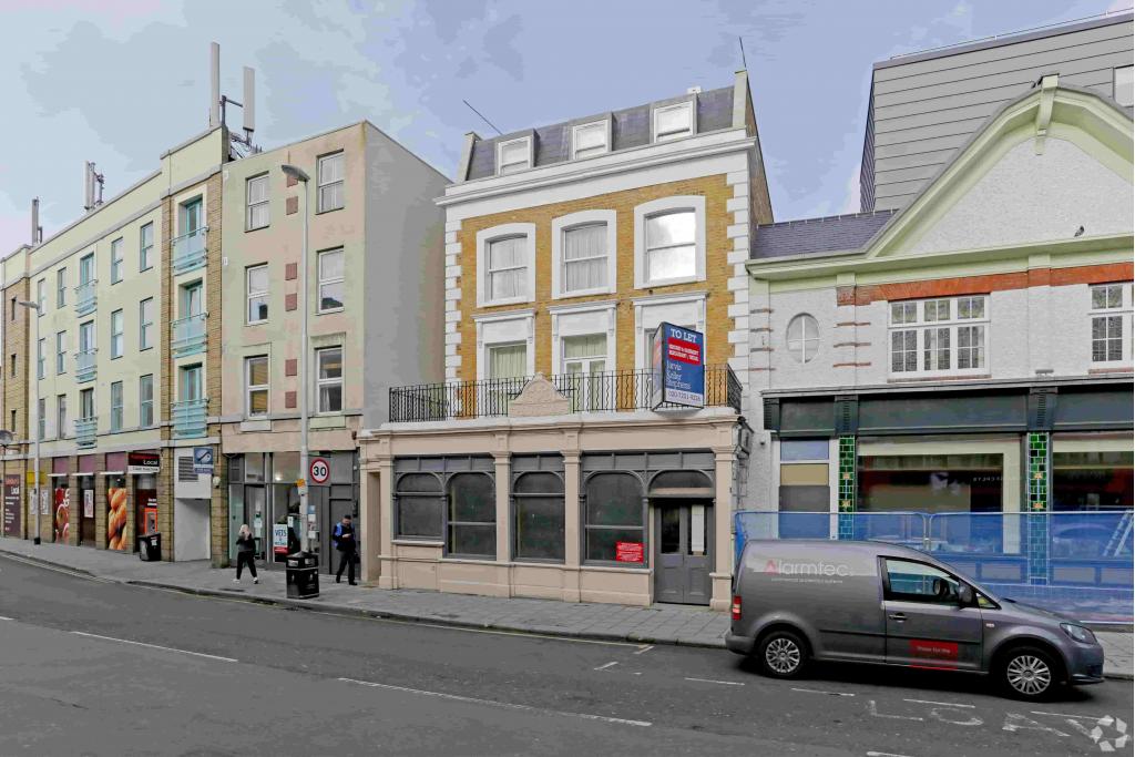 642 Wandsworth Rd - The Victoria - Bar/Nightclub, London SW8 3JW