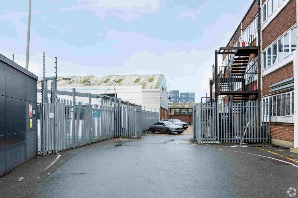 102-104 Stewarts Rd - Industrial Service Unit, Battersea, London SW8 4UG