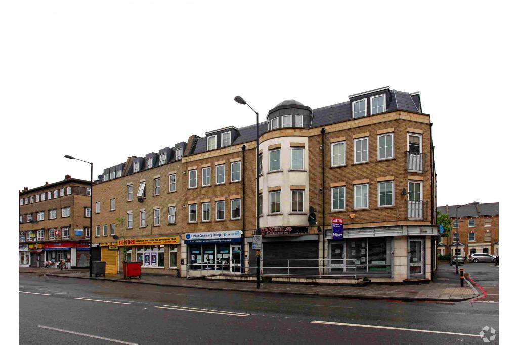 207 Old Kent Rd - Shopfront Retail Unit, Southwark, London SE1 5NA